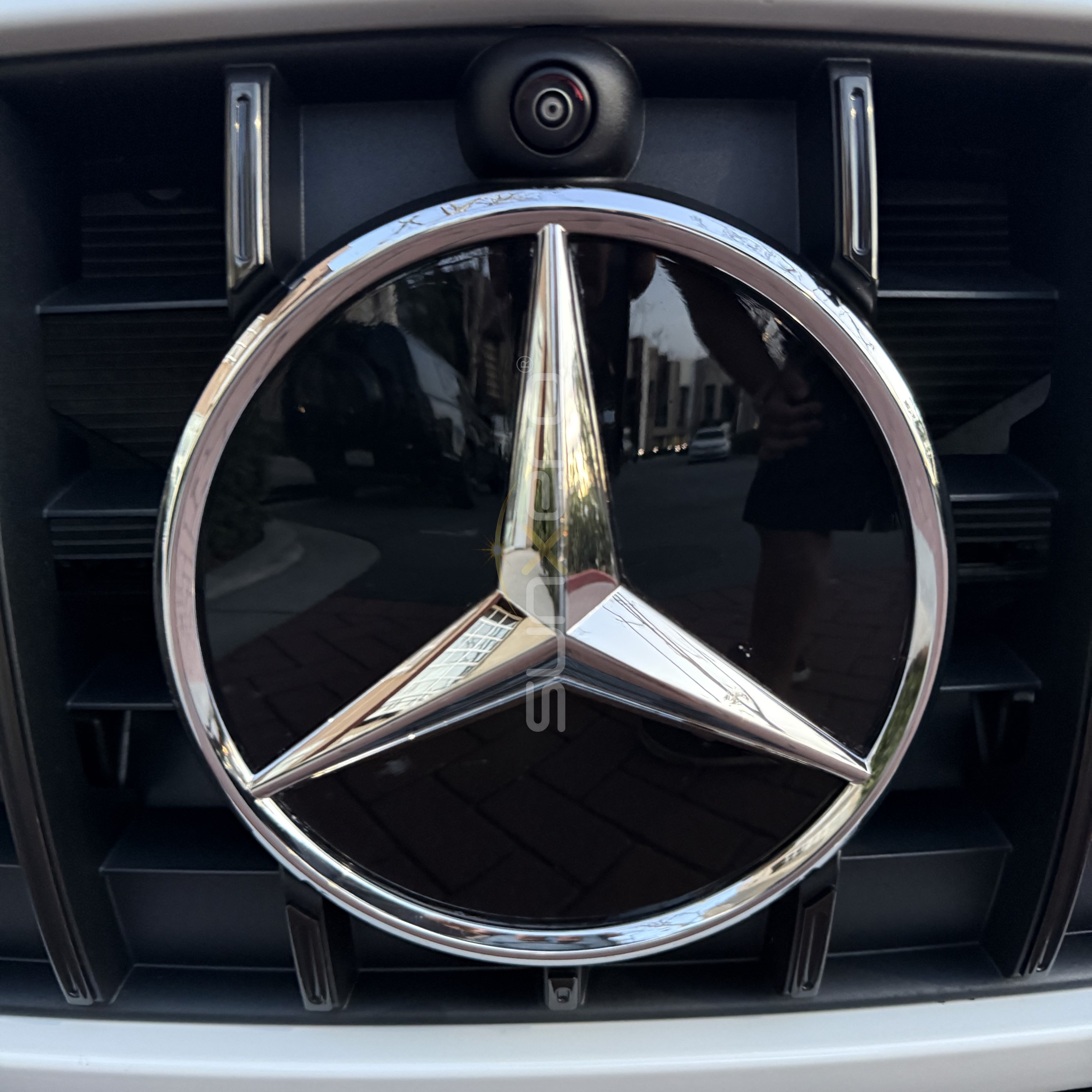 Mercedes-Benz Logo — Grille